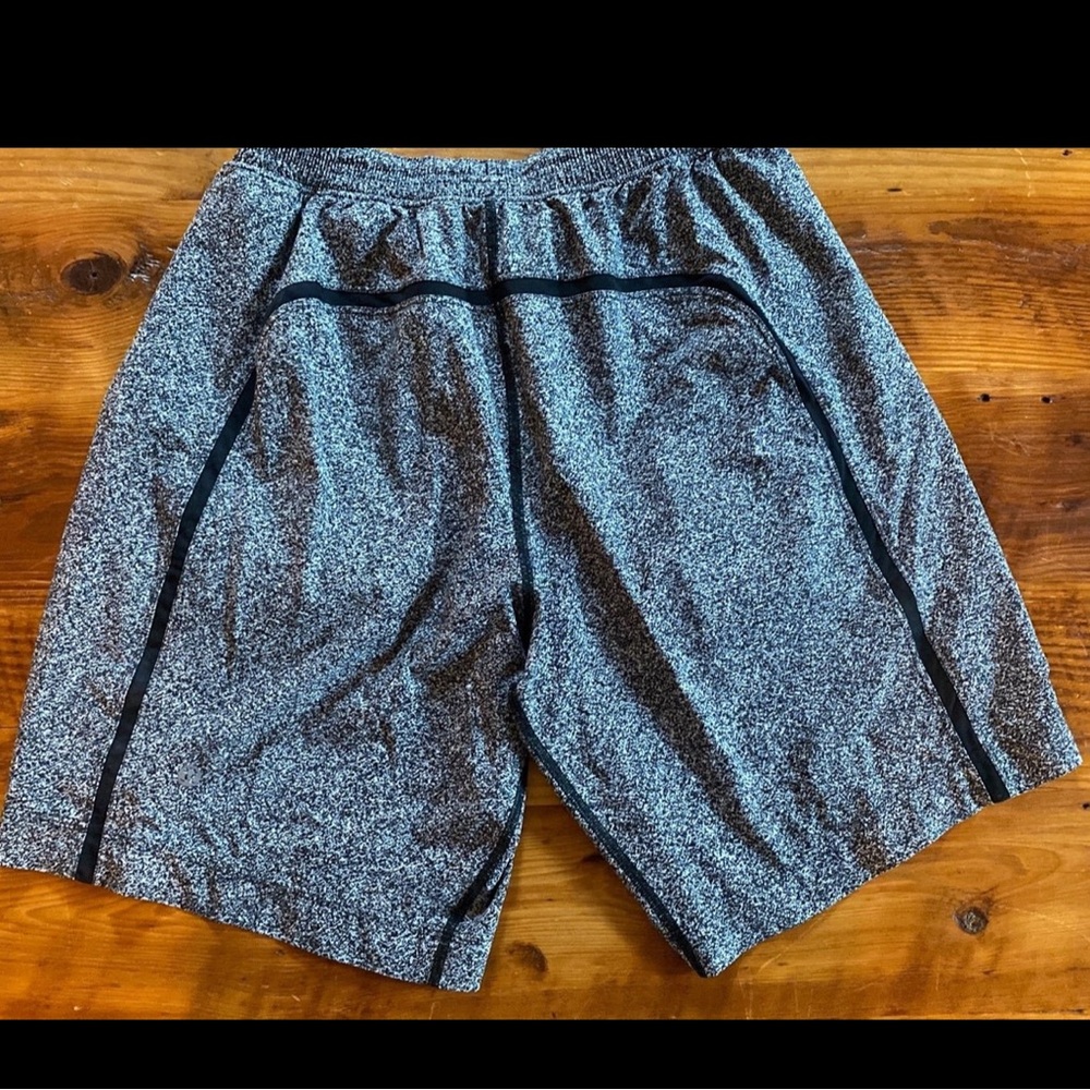 Lululemon Pace Breaker Lined Shorts 9” inseam Sz M White Noise Color
